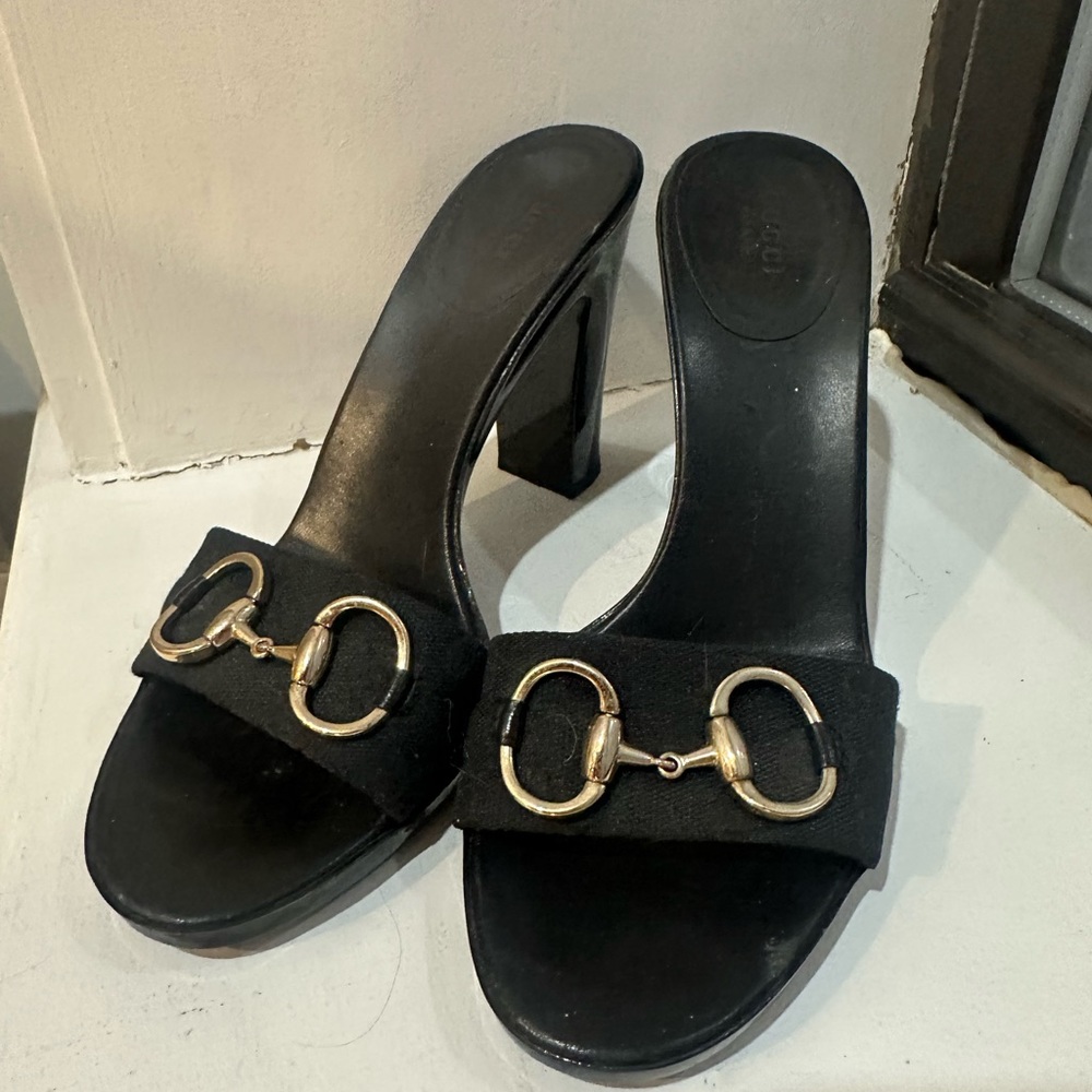 GUCCI strap pumps size 9
